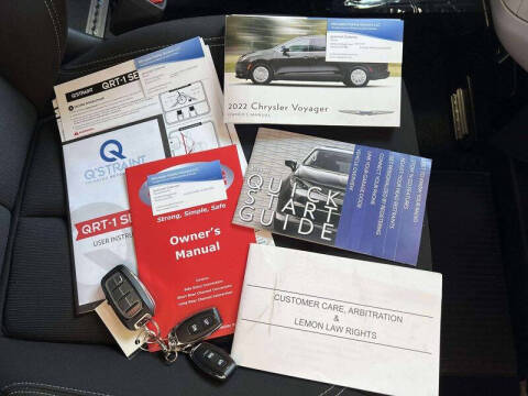 2022 Chrysler Voyager LX