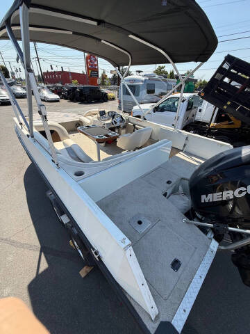 2014 Lowe Boats SD224