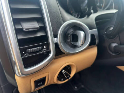 2018 Porsche Cayenne Platinum Edition