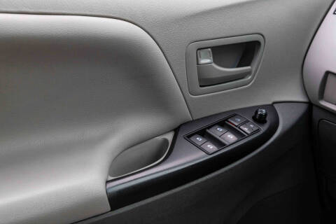 2017 Toyota Sienna L 7-Passenger