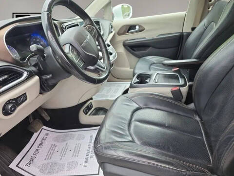 2017 Chrysler Pacifica Touring-L Plus