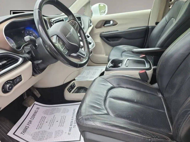 2017 Chrysler Pacifica Touring-L Plus