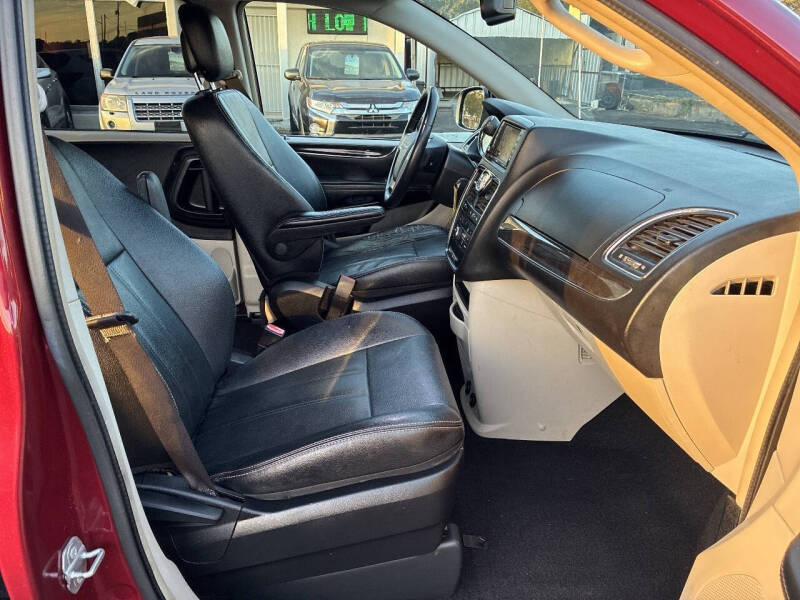 2016 Chrysler Town and Country Touring