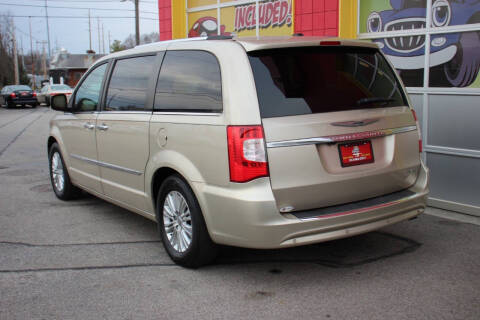 2013 Chrysler Town and Country Limited