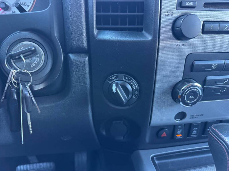 2012 Nissan Titan SV