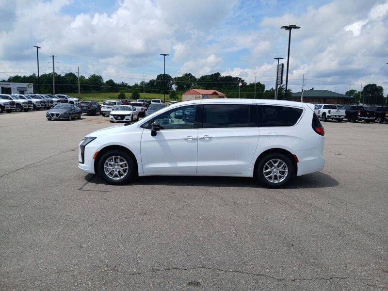 2027 Chrysler Pacifica Select