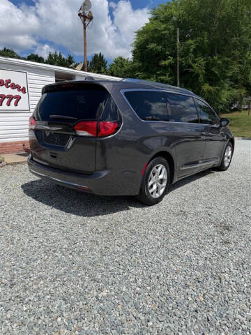 2017 Chrysler Pacifica Touring-L Plus