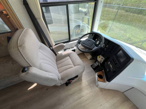 2001 Winnebago Journey 36L