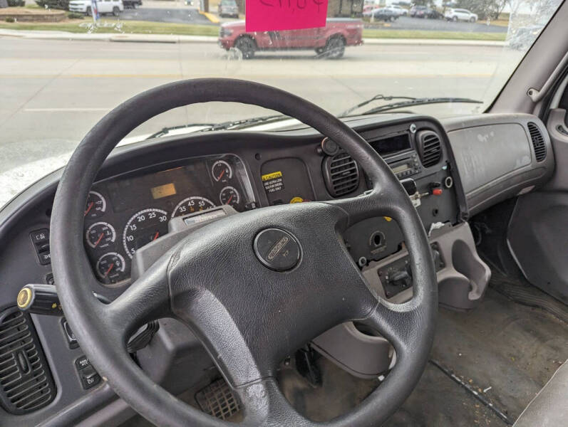 2008 Freightliner M2 106