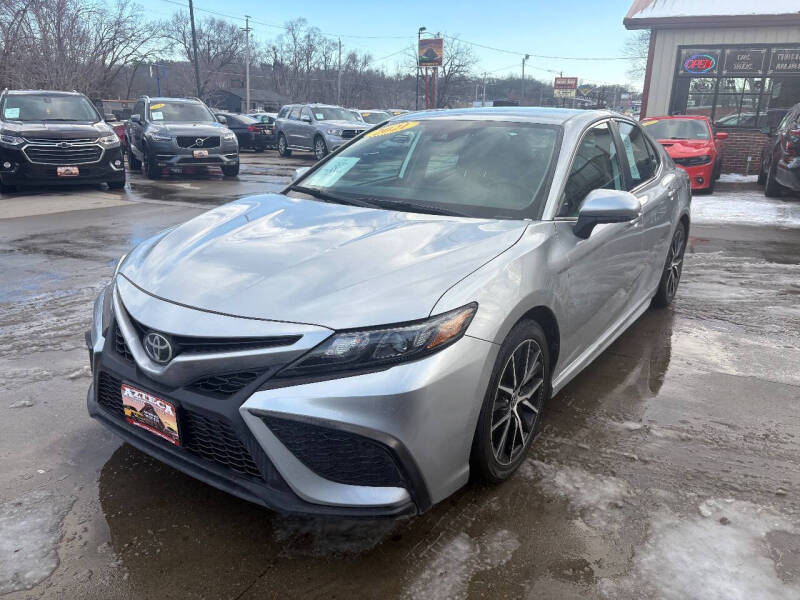 2021 Toyota Camry SE's photo