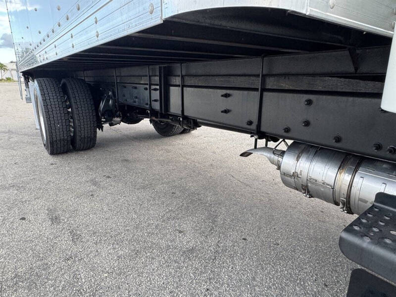 2019 Freightliner M2 106