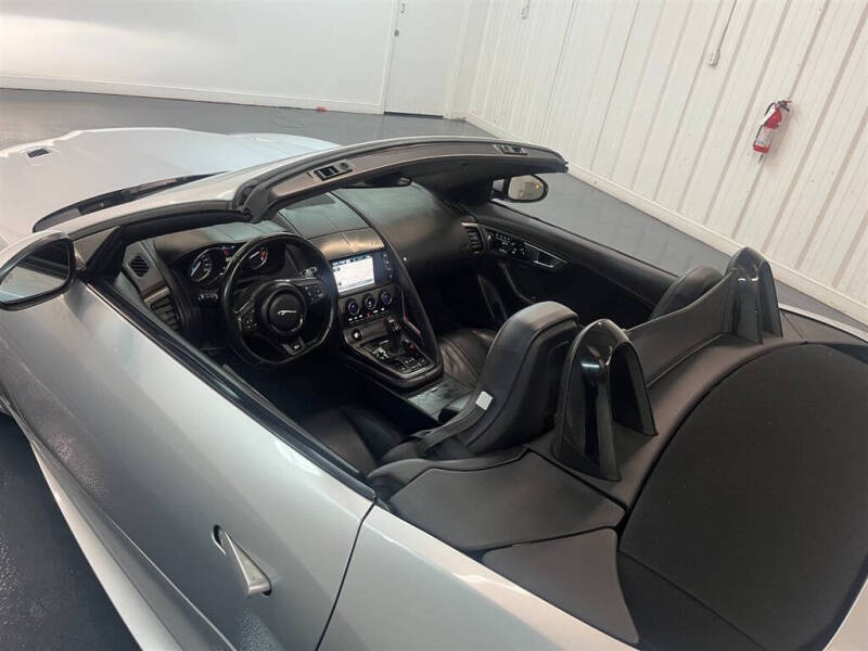 2017 Jaguar F-TYPE R