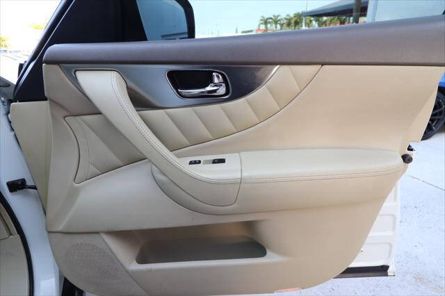 2010 Infiniti FX35  - $9,697
