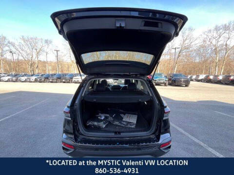 2025 Volkswagen Taos SE Black 4Motion