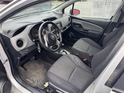 2016 Toyota Yaris 5-Door LE