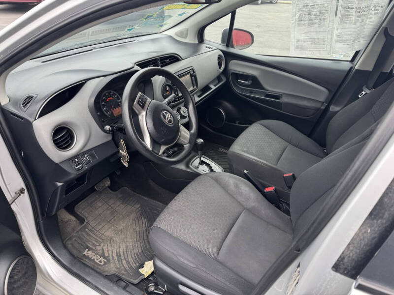 2016 Toyota Yaris 5-Door LE