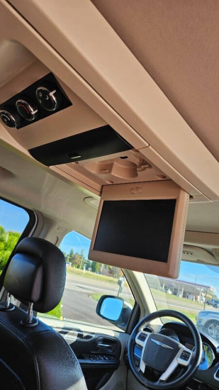 2016 Chrysler Town and Country Touring-L