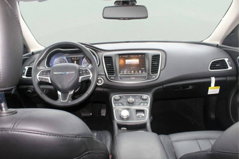 2017 Chrysler 200 Limited