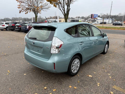 2014 Toyota Prius v Five