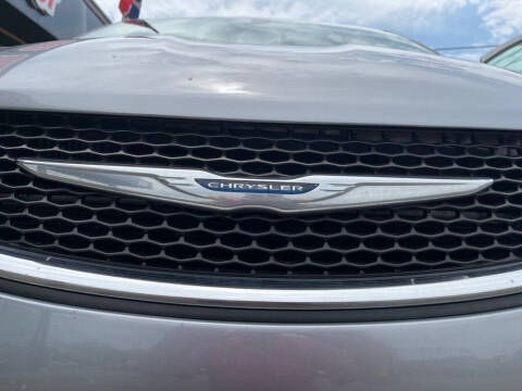 2017 Chrysler Pacifica Touring-L