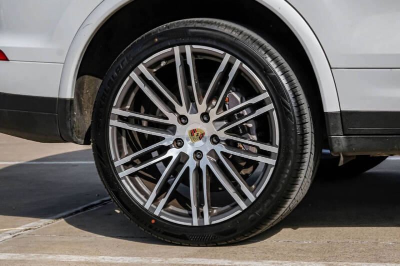 2017 Porsche Cayenne Platinum Edition