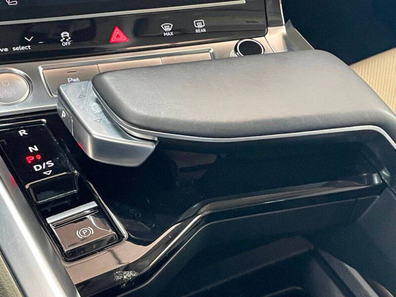 2019 Audi e-tron quattro Premium Plus