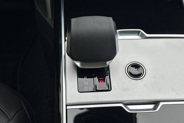 2025 Land Rover Range Rover P400 SE