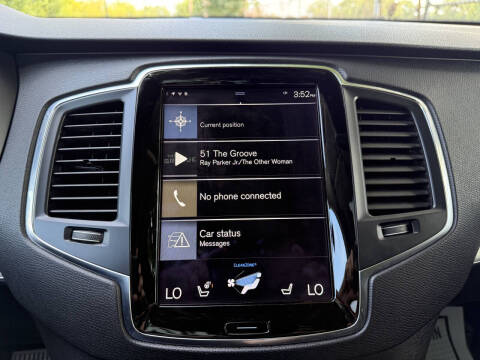 2016 Volvo XC90 T6 Momentum