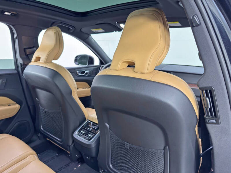 2023 Volvo XC60 B5 Ultimate Bright Theme