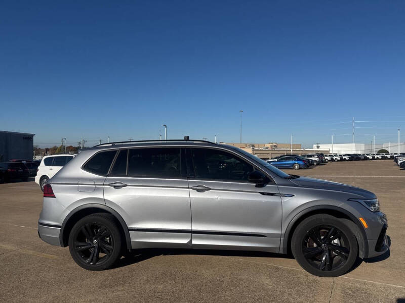 2024 Volkswagen Tiguan SE R-Line Black