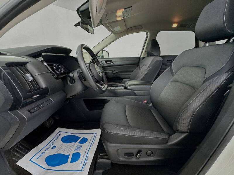 2024 Nissan Pathfinder SV