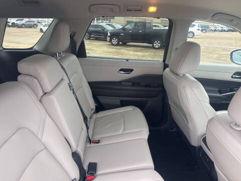 2024 Nissan Pathfinder SL