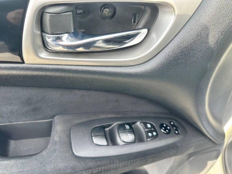 2013 Nissan Pathfinder SV