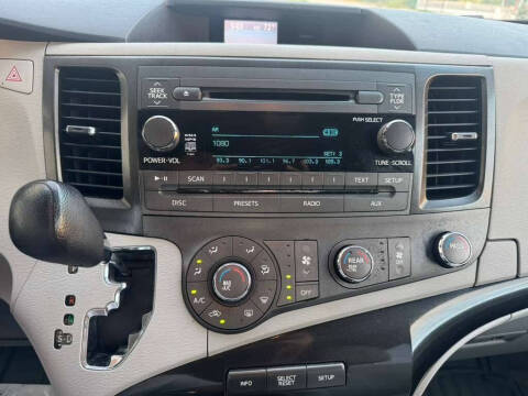 2011 Toyota Sienna LE 8-Passenger