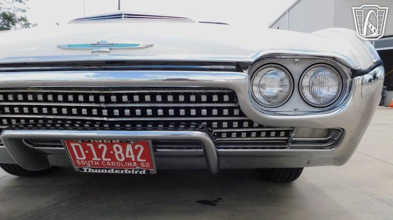 1962 Ford Thunderbird
