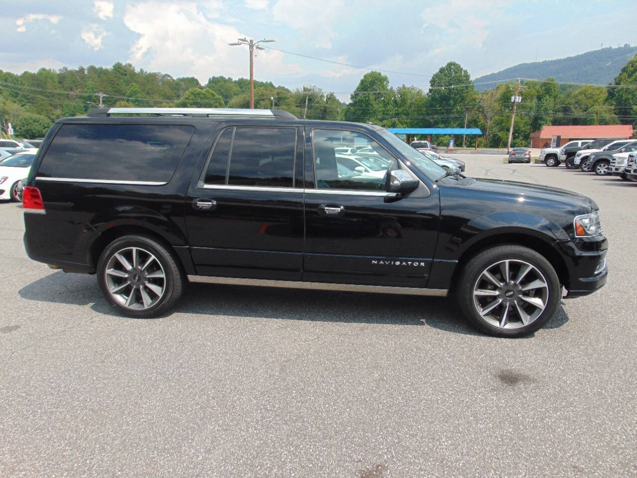 2016 Lincoln Navigator L for sale at Driven Pre-Owned in Lenoir, NC