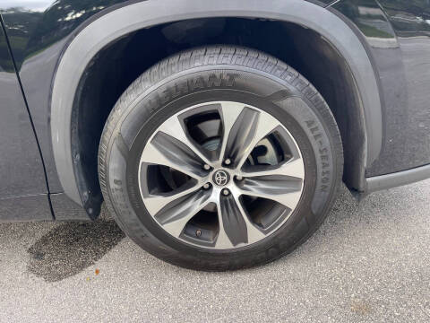 2022 Toyota Highlander XLE