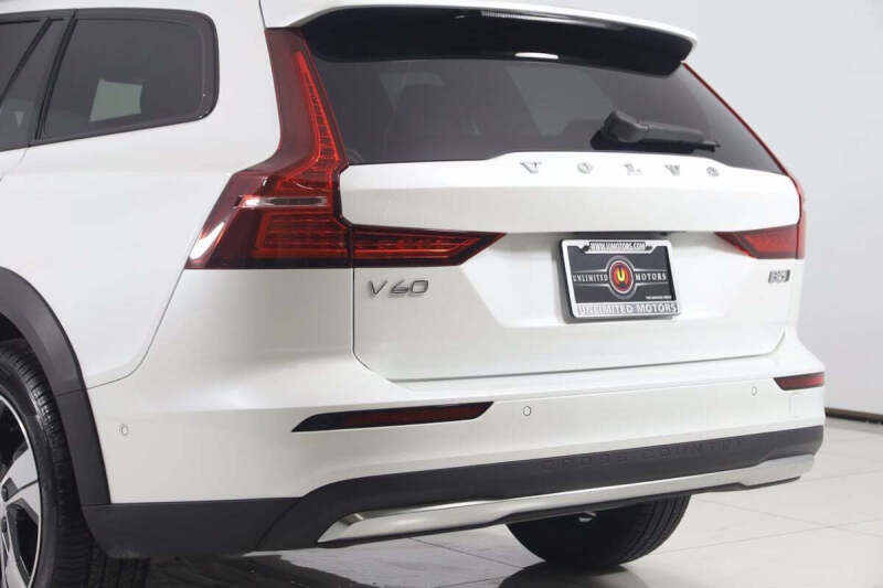 2024 Volvo V60 Cross Country B5 Plus