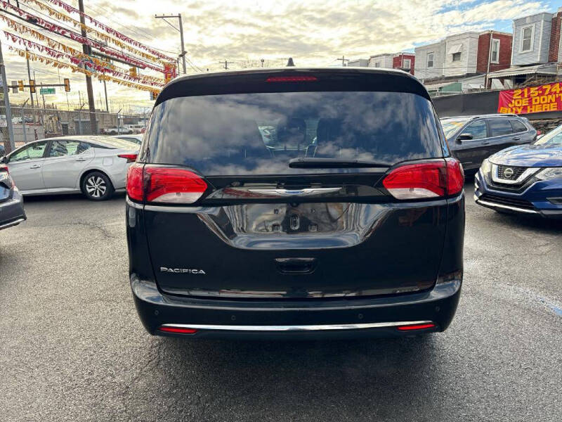 2017 Chrysler Pacifica Touring-L Plus