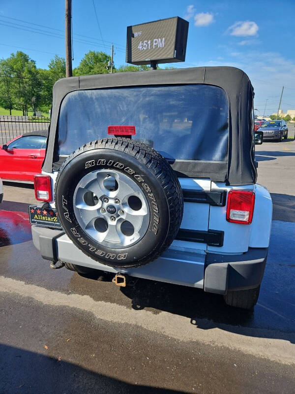 2013 Jeep Wrangler Unlimited Sahara photo 7