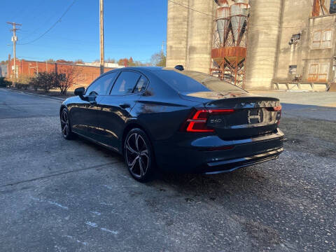 2024 Volvo S60 B5 Plus Dark Theme