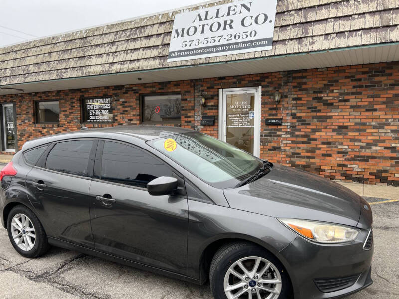 2018 Ford Focus SE's photo