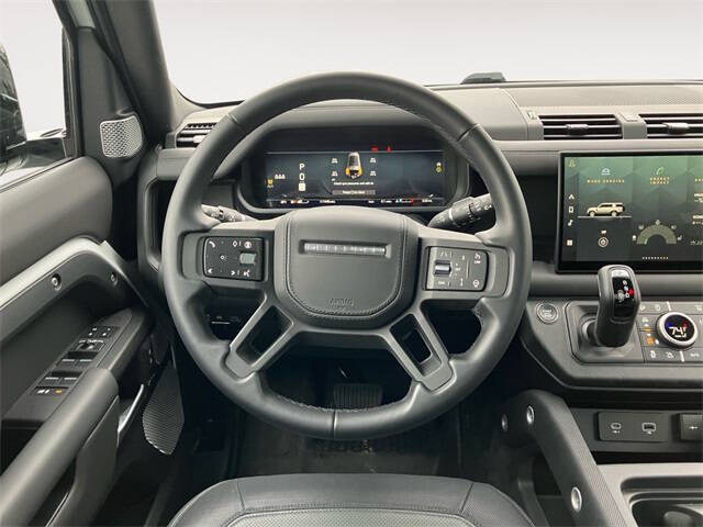 2024 Land Rover Defender 130 P400 Outbound