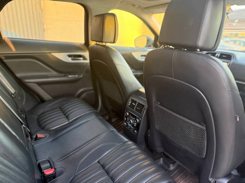 2019 Jaguar F-PACE 30t Portfolio