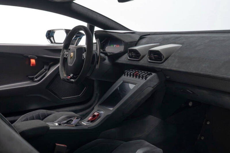 2022 Lamborghini Huracan STO