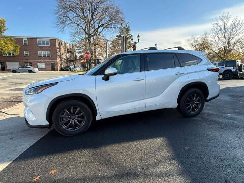2022 Toyota Highlander LE