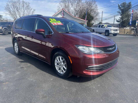2020 Chrysler Voyager for sale at Houser & Son Auto Sales in Blountville TN