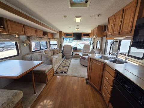2000 Winnebago Adventure