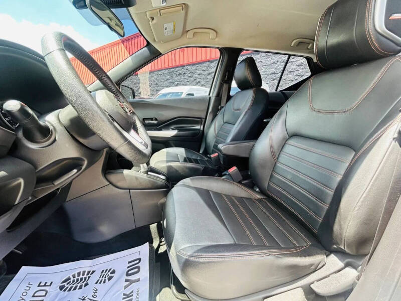 2020 Nissan Kicks SR