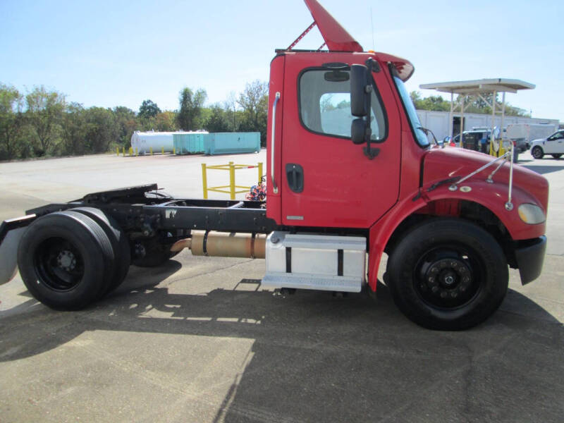 2005 Freightliner Business class M2